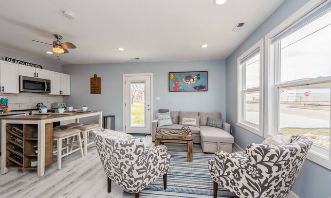 Michigan City Cabaña | Walkable cozy cottage, Outlet Mall across street!