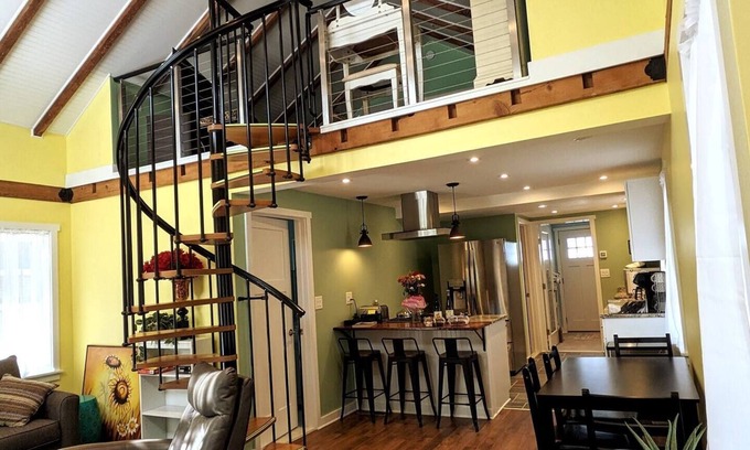 Downtown Buffalo Cabaña | Walkable Elmwood Cottage, No Chores 4Bath 4BR 4Car