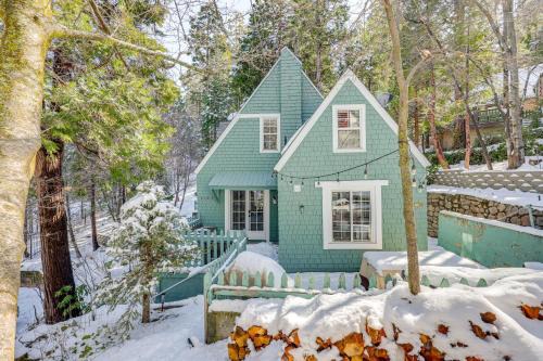 Lake Arrowhead Casa | Walkable Green Gables Cottage in Lake Arrowhead