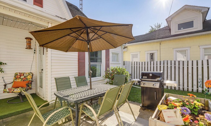 West Liberty Casa | Walkable Group Getaway w/Bikes in West Liberty!