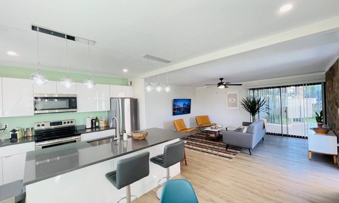 South Scottsdale Casa | Walkable OTS Mid Century Condo-Pool