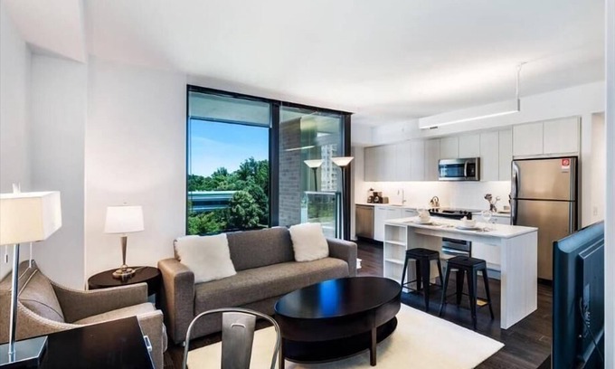 Reston Apartamento | Acogedor apartamento de 2 dormitorios en el centro de Reston con comodidades exclusivas