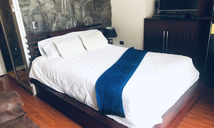 Cuenca Apartamento | Puede Caminar: Centro, Estadio, St Ines, Cama Queen, Planta Baja +Terraza 2-Piso