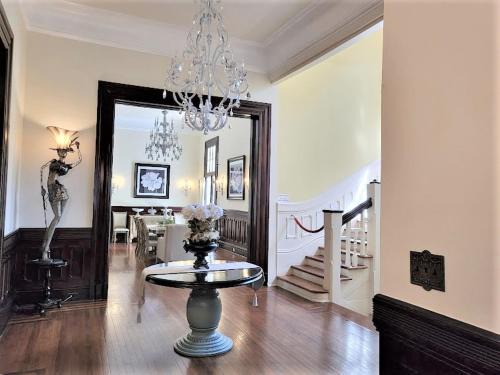 Faubourg Livaudais Casa | Walker Mansion on St Charles Ave - Unit 1