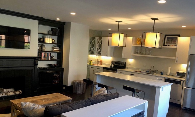 Greenwich Condominio | Walker's Paradise Steps from Greenwich Ave