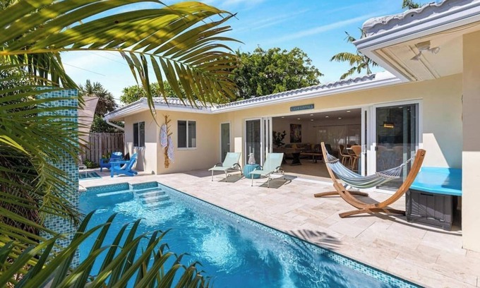 East Fort Lauderdale Casa | Walking distance to the beach 3Br house with pool