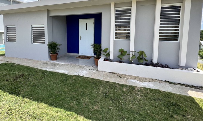 Camaceyes Casa | Walking distance to Crash Boat