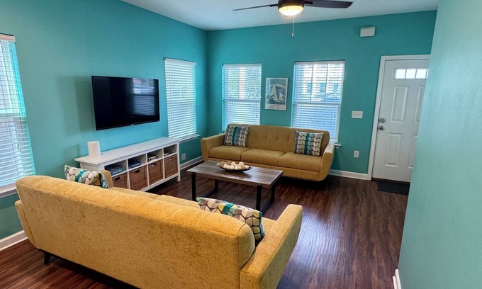 Downtown Casa | Walking distance to downtown, 15 min to Pensacola Beach