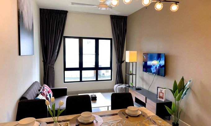 Cyberjaya Apartamento | Walking distance to the University of Cyberjaya. Family-sized condo for 4Pax!