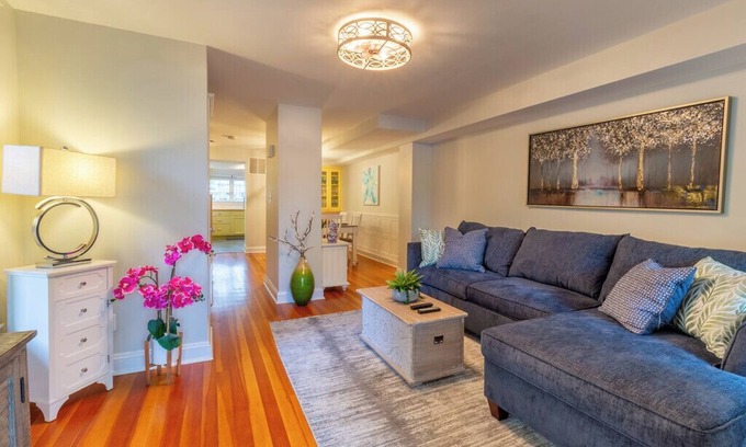 Naval Academy Casa | Walking distance to Navy Stadium! No cleaning fees!