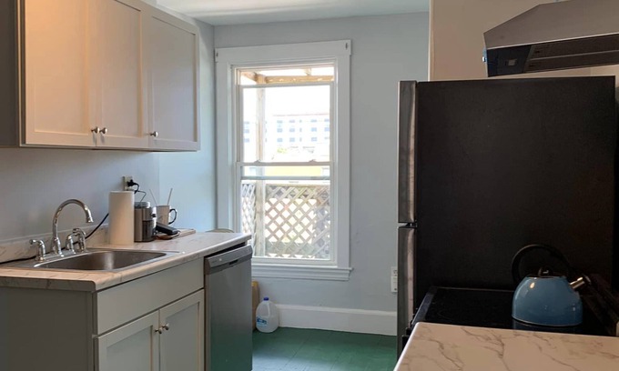 Parkside Apartamento | Walking distance to Square, Portland Maine Downtown, and the Old Port