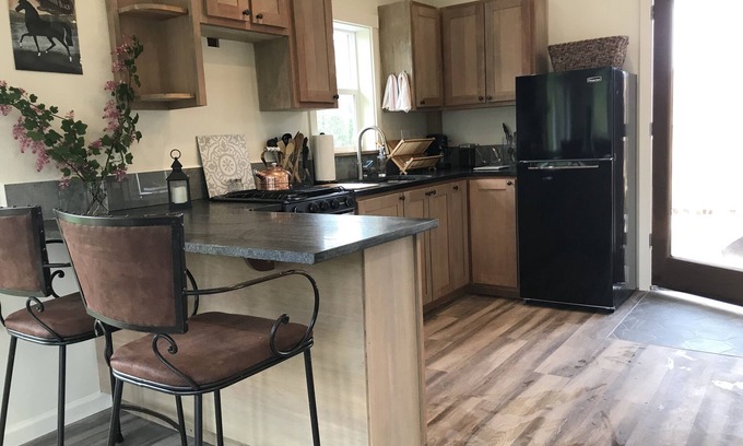 Vashon Island Apartamento | Walking Distance to the town of Vashon, fireplace, patio, bbq...