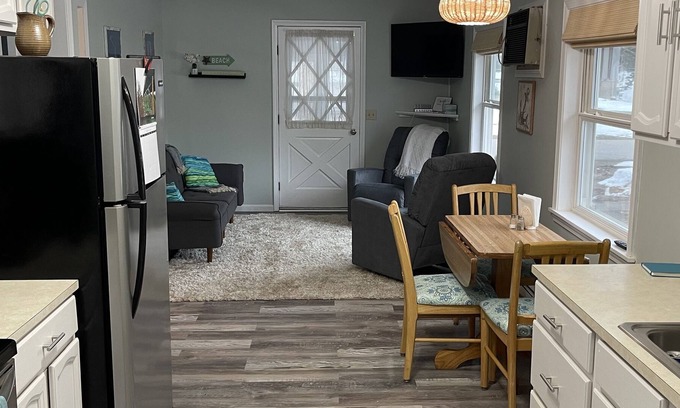 Tawas City Casa | Walking distance to Lake Huron