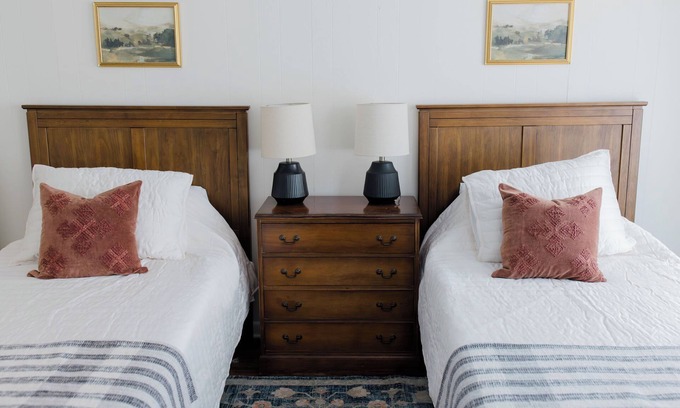York Apartamento | Walking distance to Wellspan York Hospital, York College. Comfortably sleeps 8.