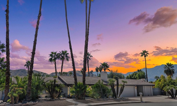 Araby Casa | Walking On Sunshine - Beautiful Palm Springs Retreat