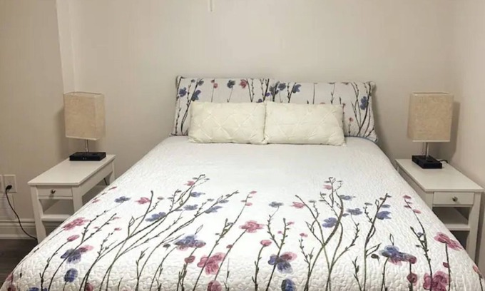 Hurontario Casa | Walkout basement apartment close to heartland and Square one shopping center.