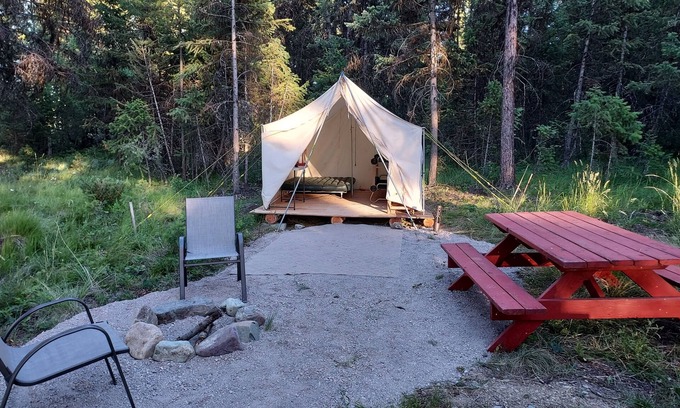 Libby Alquiler De RV | Wall Tent by Happy's Inn with trails to Crystal Lake, bring your own bedding.