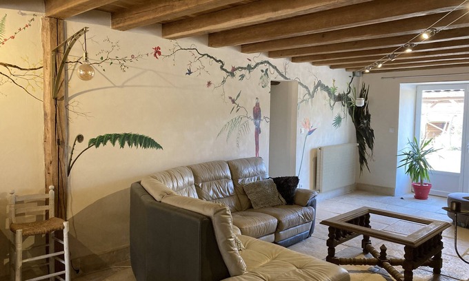 Praslay Casa | Walnut cottage