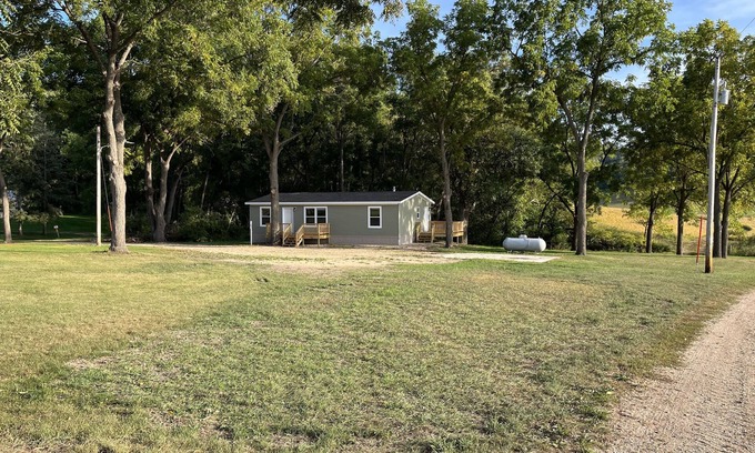 Sextonville Casa | Walnut Getaway Relaxing Country Getaway