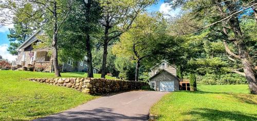 West Jefferson Casa | Walnut Hill Cottage