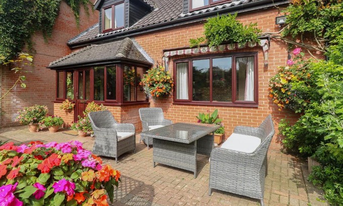 Catfield Casa | Walnut Tree Cottage