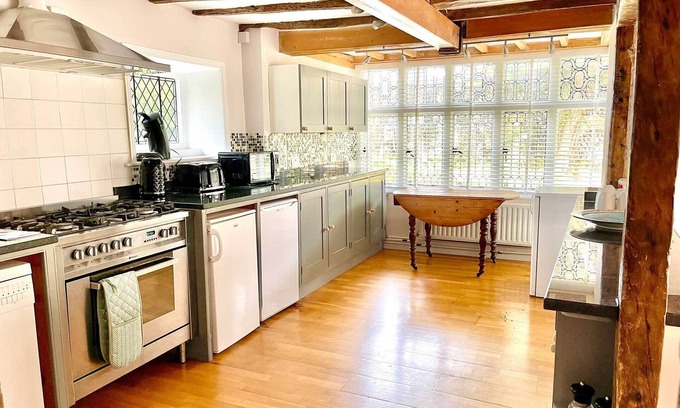 Littlehampton Casa | Walnut Tree House