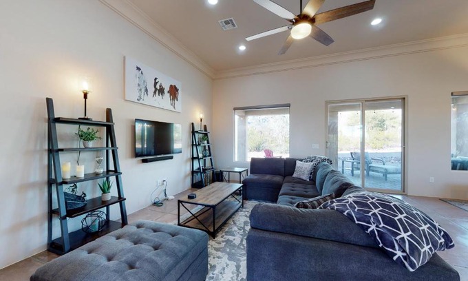 Tanque Verde Casa | Walnut Tree