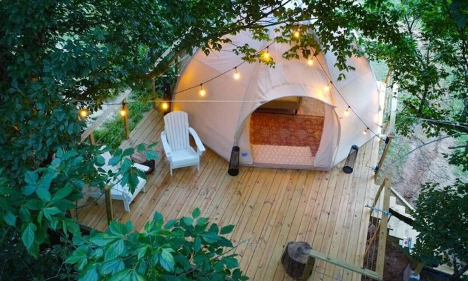 Newport Casa | Walnut TreeHouse - Dome Tent Over the Creek