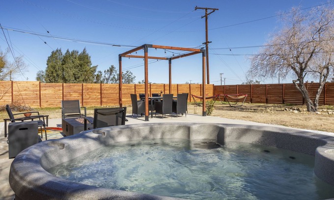Joshua Tree Casa | 🌵 Walpi Ranch - Joshua Tree Getaway w/Hot Tub, Fire Pit and BBQ! 🌵