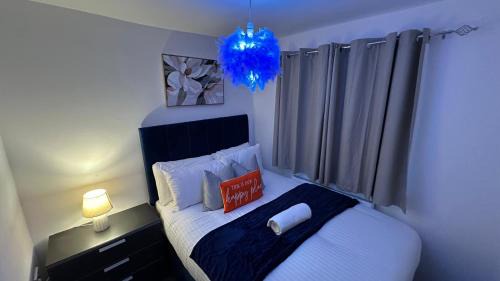 Walsall Casa | Walsall 3 Bedrooms WiFi & gated Car park 7Sleeps 70 Windsor