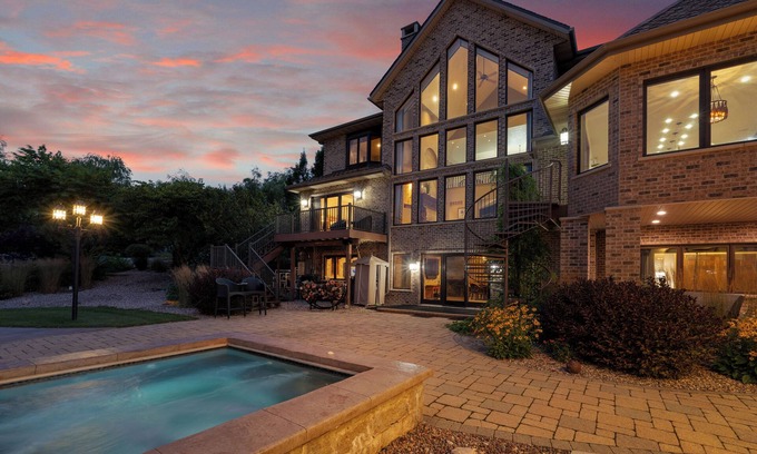 Newton Casa | Wander Newton Lakefront