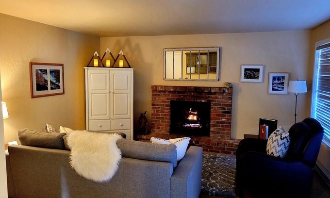 Warm Springs Casa | Wanderer Way Home - Cozy Alpine Gem, Minutes From Downtown & Pet Friendly