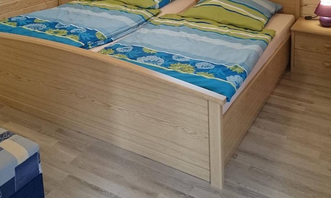 Mittelhof Alquiler De RV | Wanderer Zimmer 4 - Campingplatz im Eichenwald