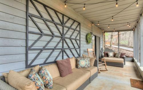 Big Canoe Casa | Wanderers Den - Peaceful mountain views Wifi and homey comforts