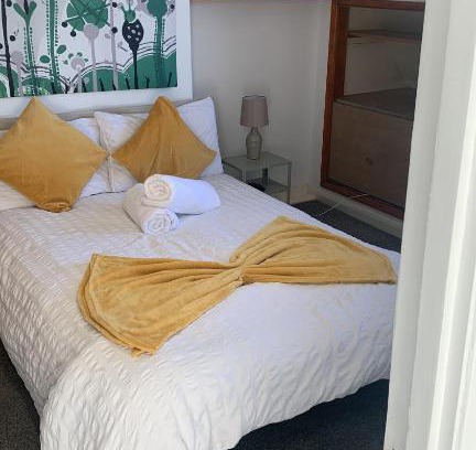 Thornton Casa | Wandsworth, South London Deluxe King Room 4
