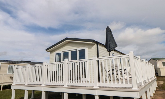 Woodhorn Cabaña | WANSBECK VIEW 2, pet friendly, country holiday cottage in Ashington