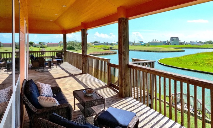 Port Alto Casa | Want to Get Away? Come "Seas the Bay!"