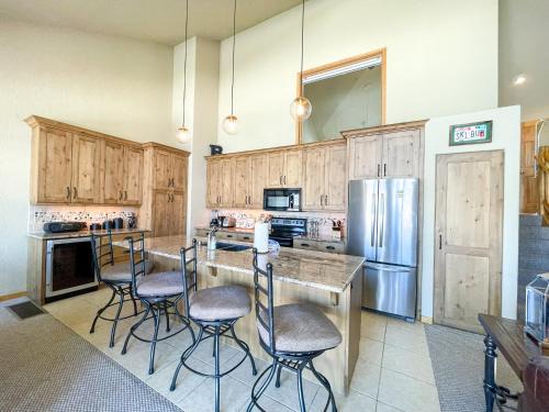 Fraser Casa | Wapiti Luxury Villa 10B I Great Views I Best Price I Free Adventures Daily