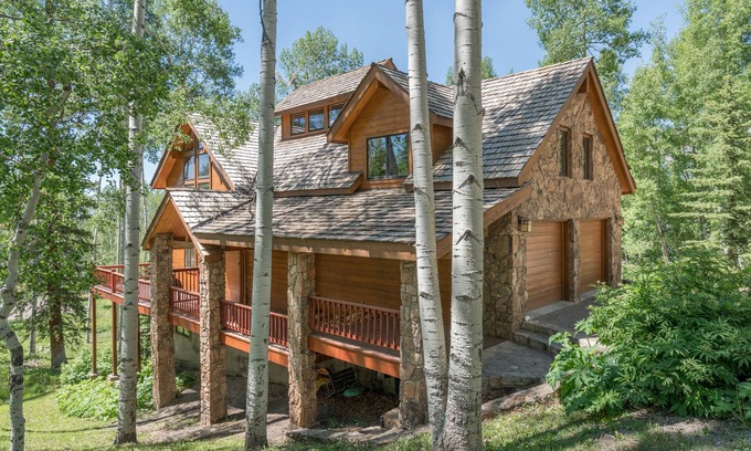 Telluride Cabina | Wapiti Mountain Escape by AvantStay | Commanding Views Wonderful Home w/ Hot Tub