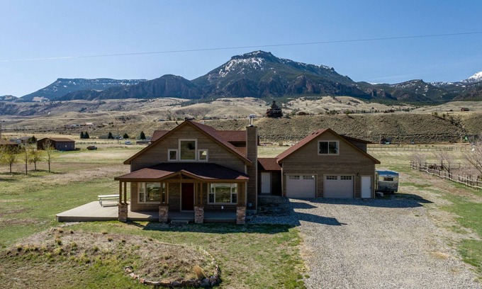 Wapiti Casa | Wapiti Valley Wayfarer- family mountain retreat in Wapiti