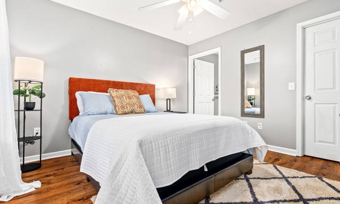 Auburn Condominio | War Eagle South-1.5 to Stadium, pool and shops