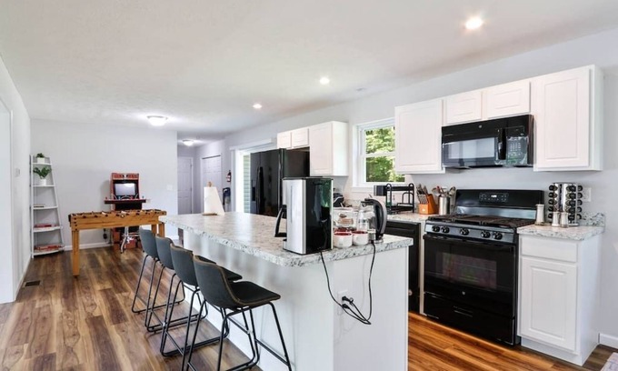 East Stroudsburg Casa | Warm 4 Bedroom House with large outdoor space