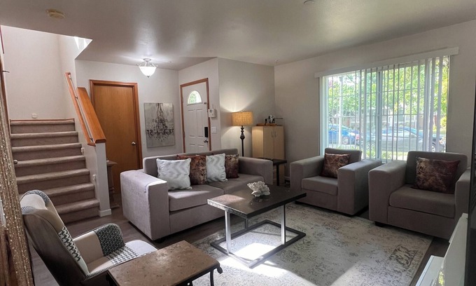 Dupont Casa | Warm and artistic.