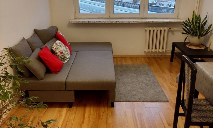 Targowek Apartamento | Warm and bright apartment, 300 m from metro M2, next to S8 road.
