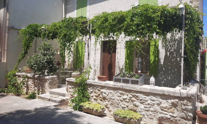 Alleins Casa | CASA FAMILIAR CÁLIDA Y CÓMODA cerca del FESTIVAL D'AVIGNON