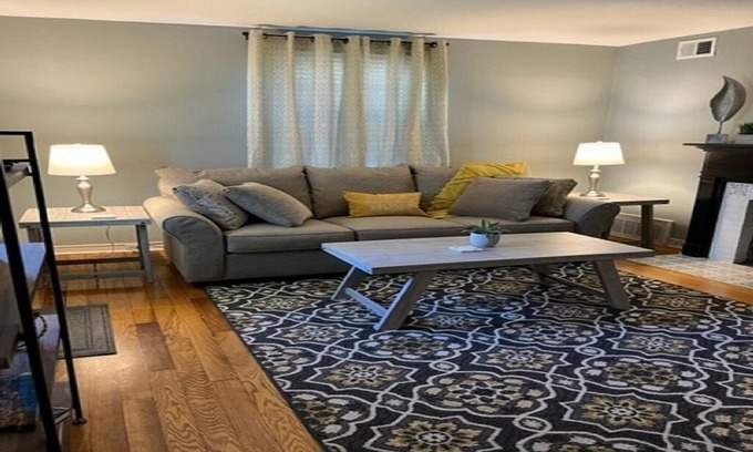Kingsport Cabaña | Warm and Cozy 3-bedroom, 1-bath home.Ample living space near the downtown area.