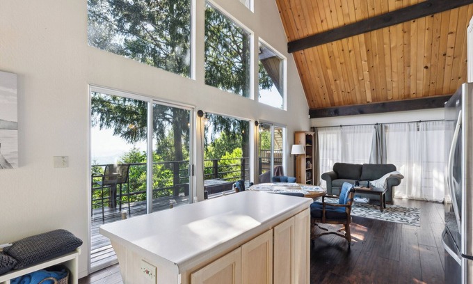 Kelseyville Casa | Warm and Cozy Mountain View Haven