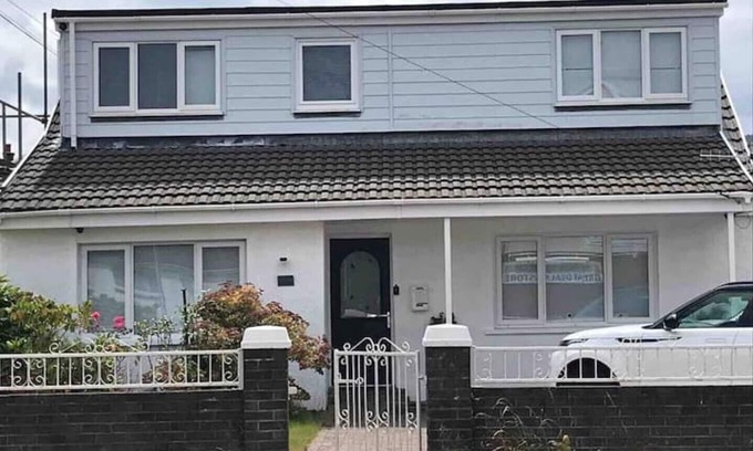 Merthyr Tydfil Casa | Warm and Inviting home in Fairview - With Outdoor Hot tube