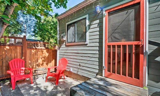Siskiyou-Hargadine Historic District Casa | Warm and Inviting Ashland Cottage Less Than Half-Mile to SOU