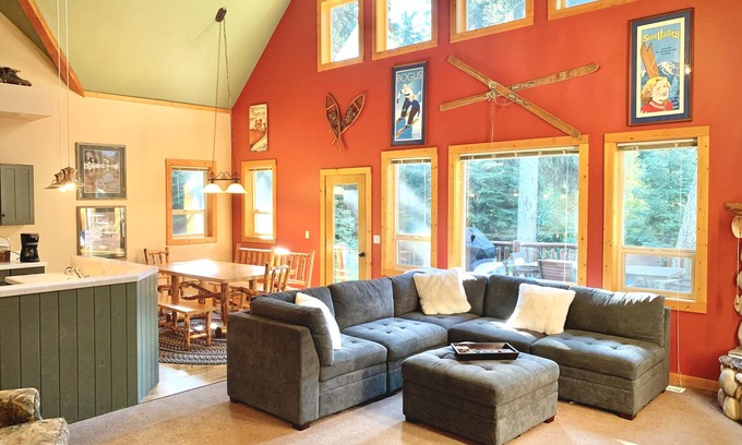 McCall Casa | Warm and Spacious Home Near Town/Lake - Private Hot Tub & Pool Table